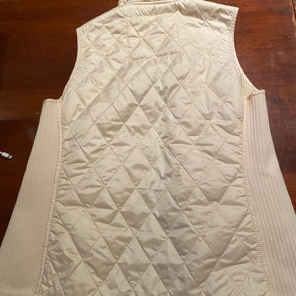 LL Bean Sherpa lined quilted vest - Elevated Look - Picture 3 of 3